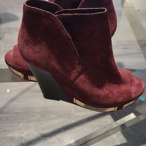 Vince Camuto Burgundy Suede Wedges